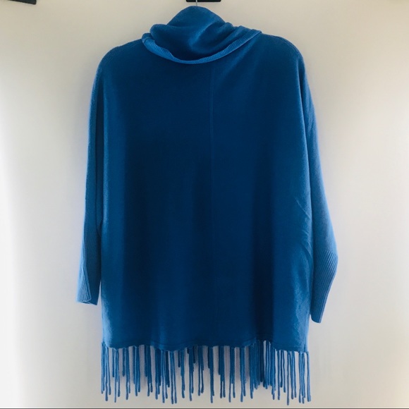 Draper’s & Damon’s Powder Blue Asymmetrical Fringe - Picture 8 of 9